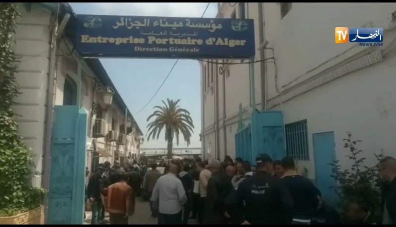 عمال مؤسسة ميناء الجزائر  يحتجون..!