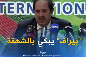 شاهد.. “بيراف” يبكي بحرقة على روح الصحفي الراحل “عبد الرزاق سغواني” !!