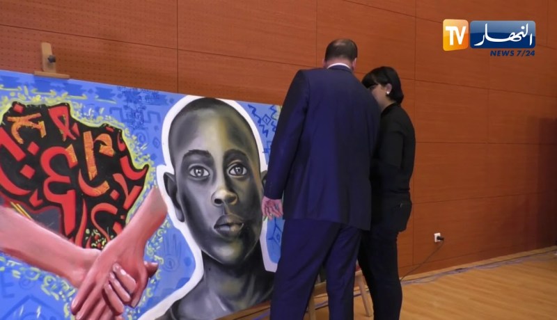 الوزير حطاب يبرز هوايته في الرسم