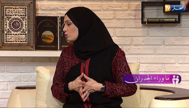 رماها إخوتها للشارع بعد وفاة أبيها.. خالتي نعيمة تناشد المحسنين لإسترجاع حقها هي وإبنتها