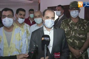 تندوف: توزيع الأعلام الوطنية على المواطنين تخليدا لذكرى الإستقلال والشباب