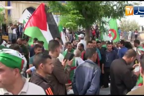 شاهد..وقفة إحتجاجية ببوسعادة تحت شعار ” إرادة الشعب أقوى من الدّستور “