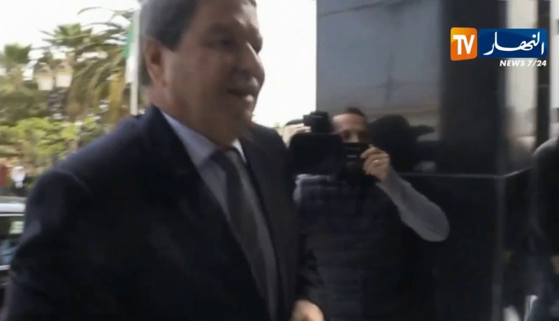 موفد النهار إلى محكمة تيبازة: يمثل الآن اللواء المتقاعد “عبد الغاني هامل”رفقة إبنه أمام قاضي التحقيق