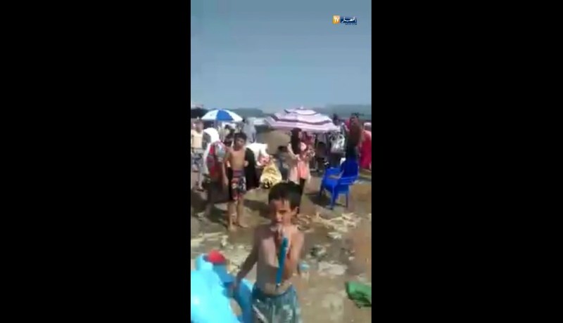النهار تتحصل على فيديو لحظة تدفق مياه من محطة تحلية مياه البحر بهنين نحو شاطئ تافسوت بتلمسان