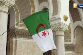 عمال مختلف القطاعات في وقفة إحتجاجية دعما للحراك الشعبي بالعاصمة