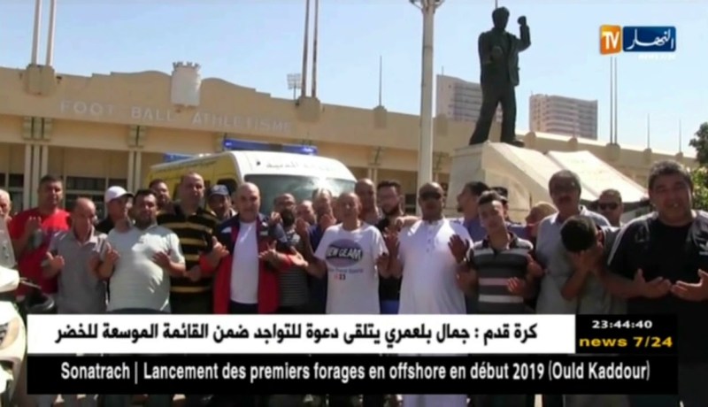 جثمان الفقيد “الهواري بديار” يزور ملعب زبانة تنفيذا لوصيته