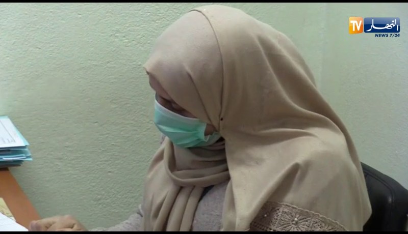 شاهد..عمال بلدية الجازية النائية بأم البواقي يضعون كماماتوقاية من وباء “كورونا”