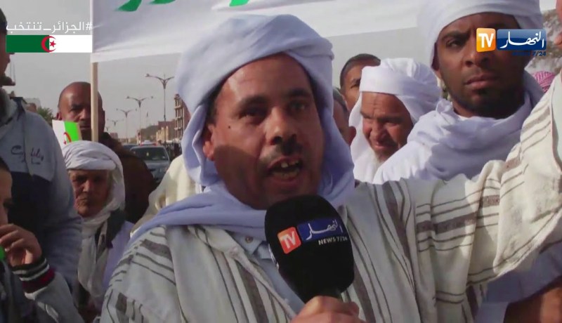 الوادي/ مسيرة حاشدة للمواطنين رفضا للتدخل الأجنبي ومساندة للجيش والإنتخابات