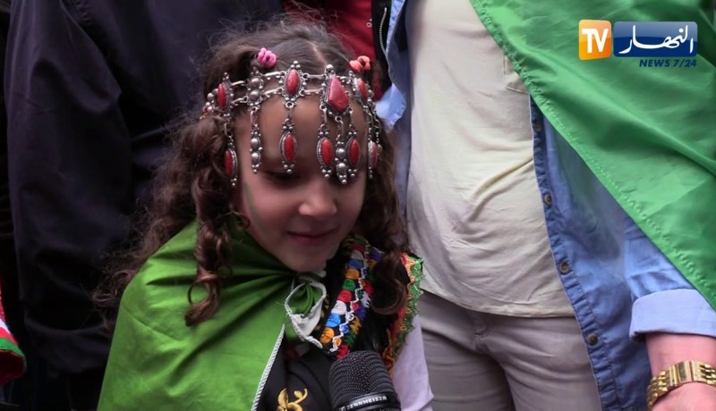 نشيد “من أجلك عشنا يا وطني” كاملا بصوت طفلة