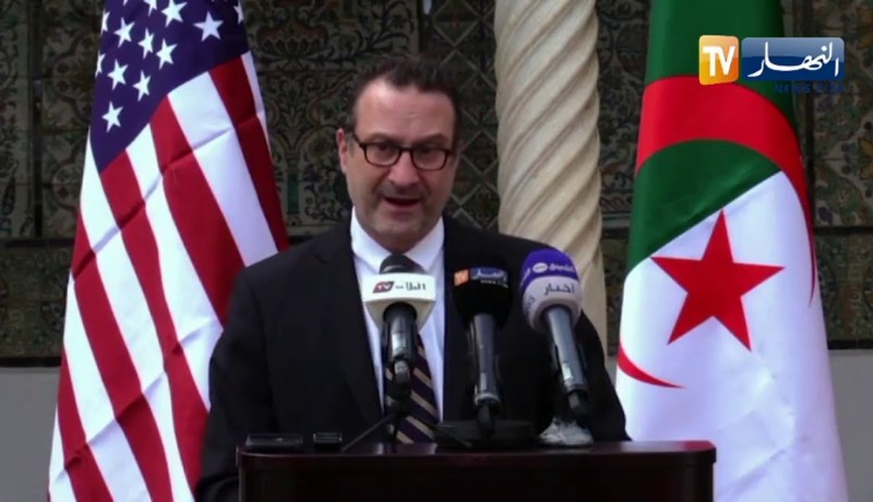 مساعد وزير الخارجية لشؤون الشرق الأدنى يعقد ندوة صحفية بمقر السفارة الأمريكية