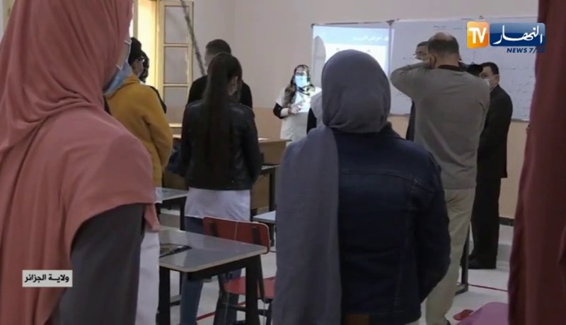 الوزير الأول “جراد” يحضرالدرس الإفتتاحي ويقدم توصيات للتلاميذ حول “فيروس كورونا”