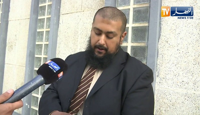 سائق سيارة أجرة يرغب في الترشح للرئاسيات يعرض برنامجه الإنتخابي على النهار