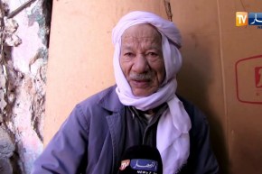 غرداية: عبد الرحمان … حرفي في صناعة القربة التقليدية لأزيد من 60 سنة