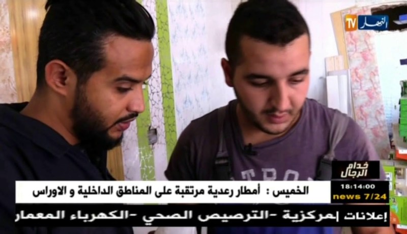 خدام الرجال..مهنة صناعة الأسقف البلاستيكية