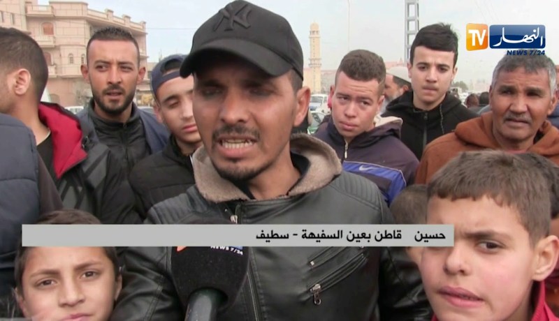 سطيف: سكان عين السفيهة يحتجون ويقطعون الطريق