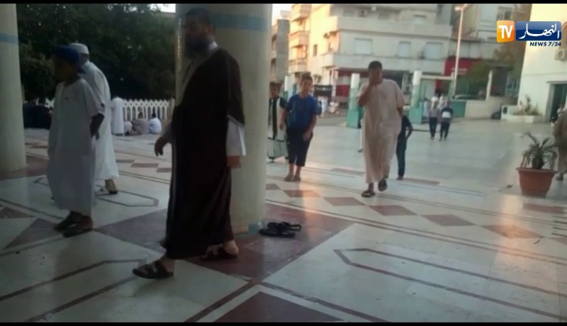 هكذا توافد جموع المصلين لأداء “صلاة العيد” بالدرارية – العاصمة