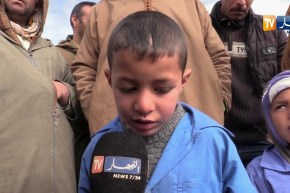 تيارت: رص الحجارة لتهيئة المسالك المهترئة لتسهيل تنقلات التلاميذ