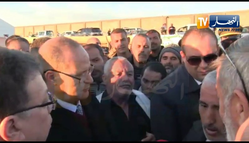 شاهد.. نقاش وزير الفلاحة مع فلاحي المسيلة حول بعض المشاكل التي تواجههم