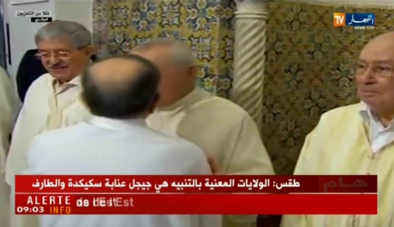 الوزير الأول وطاقمه الحكومي يؤدون صلاة العيد بالمسجد الكبير