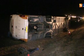 بوسعادة: وفاة 5 أشخاص وإصابة 30 أخرين في حادث إنحراف حافلة لنقل المسافرين