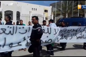 الوادي/ أعوان الحماية المدنية في وقفة إحتجاجية منددين بوضعهم الإجتماعي ومطالبين برحيل المدير