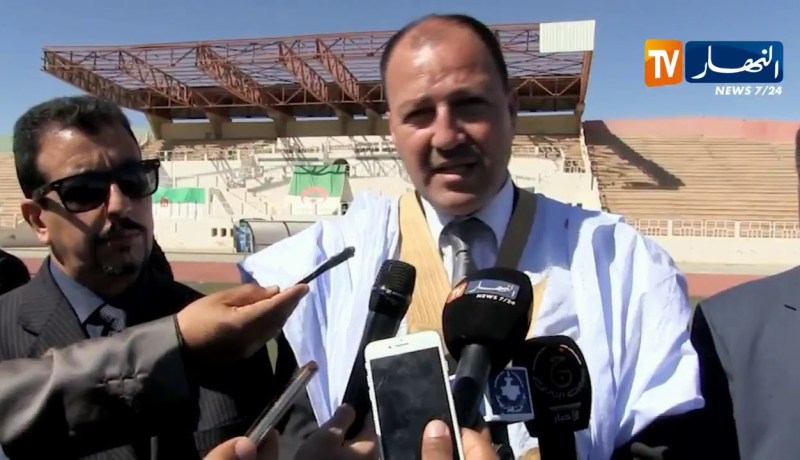 حطاب يعاين ويدشن منشآت رياضية بولاية تندوف