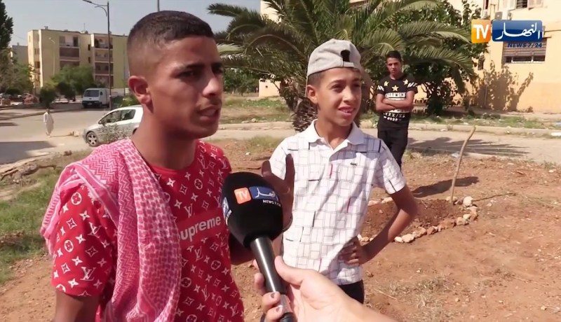 شاهد..مواطنون يدفنون كلابهم في قبور وبشواهد – وهران