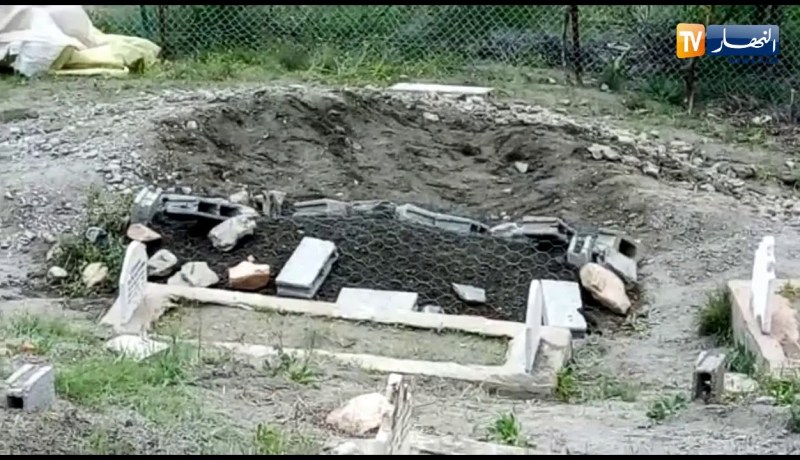 بجاية: مراسيم تشييع جثمان الشهيد الهاشمي موسوس بدوار ايغيل إميلان بخراطة