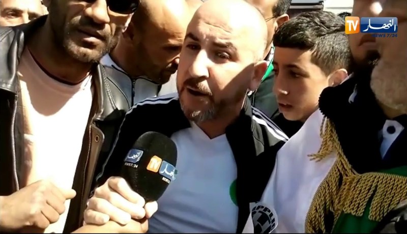 العاصمة/ الشعب يطالب بتفعيل المادة 7 من الدستور ” السّيادة الوطنيّة ملك للشّعب وحده”