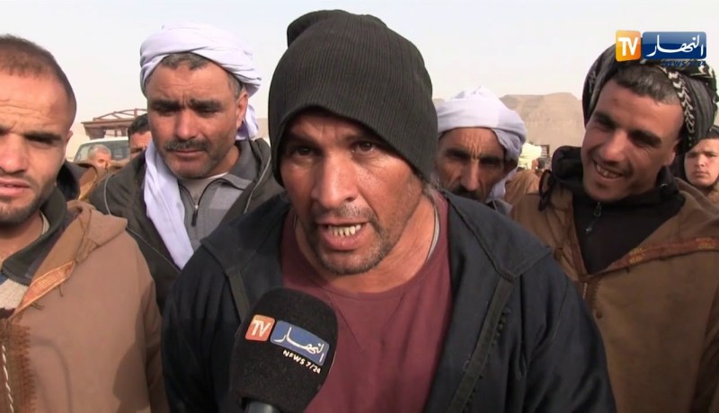 المسيلة/ توافد المواطنين على سوق المواشي رغم قرار المنع