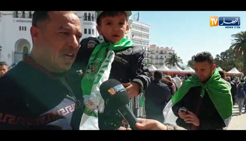 مطالب الشعب في مسيرة الجمعة السادسة عبر ميكروفون النهار