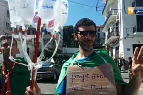 العاصمة/ طريقة فريدة للتظاهر.. وضع اجتماعي صعب