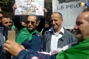 إبن ” بوضياف” حاضر في مسيرة الجمعة السادسة دعما للحراك الشعبي