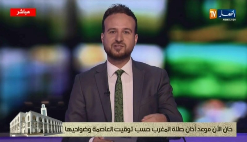 شاهد على المباشر رد فعل عائلة في #وهران أخبرها صحفي #النهار بنجاح إبنها في #البكالوريا