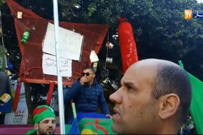 شاهد…هذه هي أبرز الشعارات المرفوعة في الجمعة السادسة من الحراك الشعبي