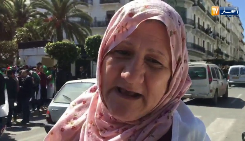 العاصمة: زوجان يوزعان الماء صدقة على ابنهم المتوفي