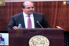 نائب بالبرلمان يتهم وزير الشؤون الدينية.. شاهدوا كيف رد محمد عيسى