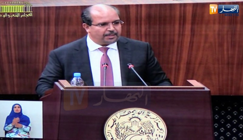 نائب بالبرلمان يتهم وزير الشؤون الدينية.. شاهدوا كيف رد محمد عيسى