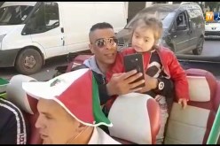 شاهد.. سيارة من الزمن الجميل تشارك في مسيرة الجمعة السادسة من الحراك