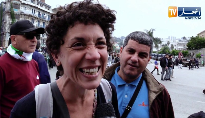 الحراك الشعبي: سياح أجانب في قلب مسيرات الجمعة.. إنبهار بكل ما هو جزائري