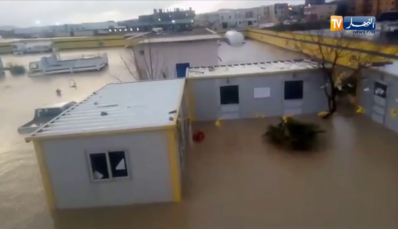 مياه الامطار تحاصر مركز تخزين وتوزيع الوقود لنفطال بتيسمسيلت