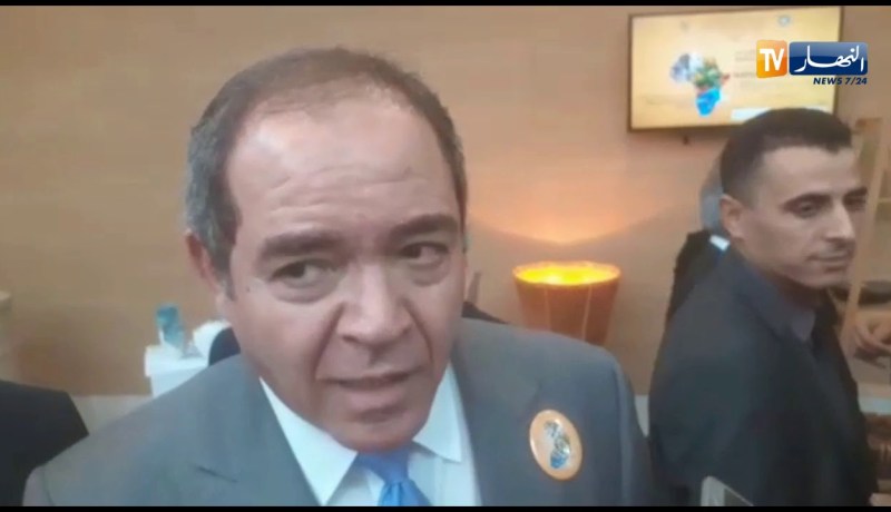 وزير الخارجية “صبري بوقادوم” ينفي إعتقال برلمانية فرنسية في مظاهرات ببجاية