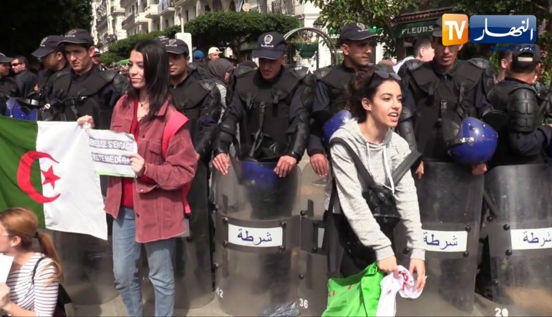 السلفي يصنع الحدث في المظاهرات السلمية بالعاصمة