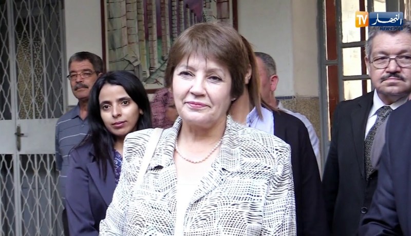 بكالوريا 2018: أجهزة بلوتوث تباع تحت أعين السلطات..وبن غبريت تتوعد الغشاشين