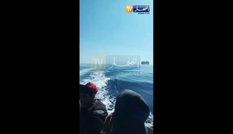شاهد لحظة هروب لـ “بوطي” يحمل حراقة جزائريين من السلطات الاسبانية قادم من شواطئ عين تموشنت