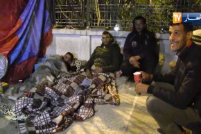 عنابة: عجوزتان في العقد السابع من العمر تبيتان في العراء أمام دائرة البوني