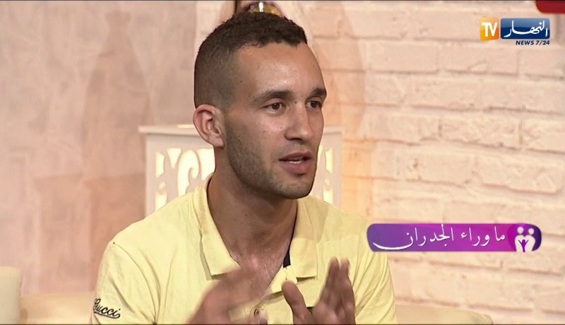 صدام : بابا كان يلبسلي لبسة تاع البنات ويسميني “فاتحة”..باش ماتعرفنيش يما..!!