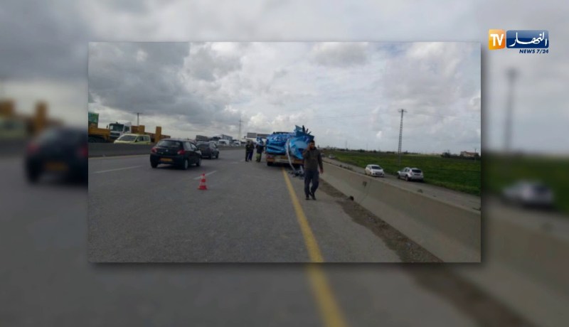 سقوط كوابل ذات ضغط عالي على مستوى الطريق السريع بمحاذاة المسجد الأعظم !!