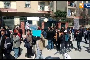 بجاية: سكان مدينة أوقاس يخرجون في مسيرة سلمية للتغيير الجذري للنظام