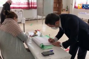 العاصمة: وزير الشباب والرياضة سيد علي خالدي يؤدي واجبه الإنتخابي